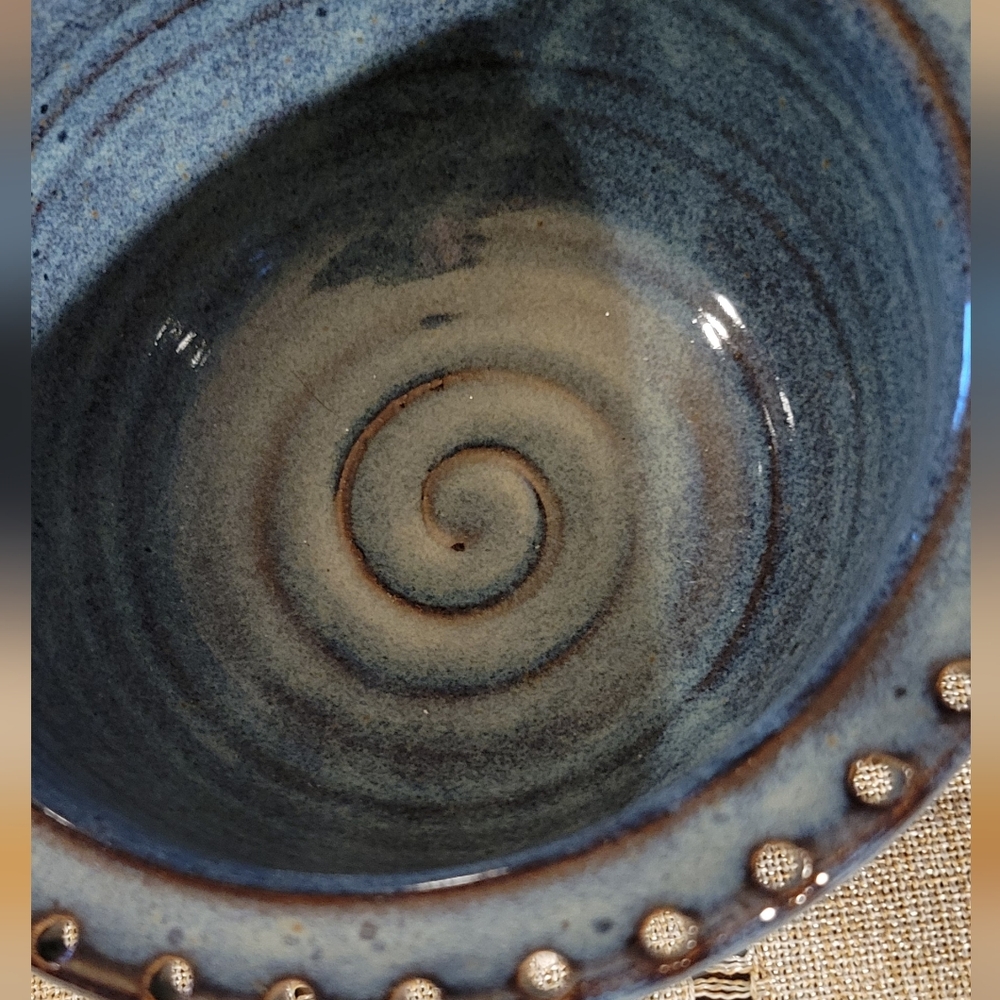 Handmade pottery Jewelry holder. Holds 15 pairs of earrings - Picture 2 of 6